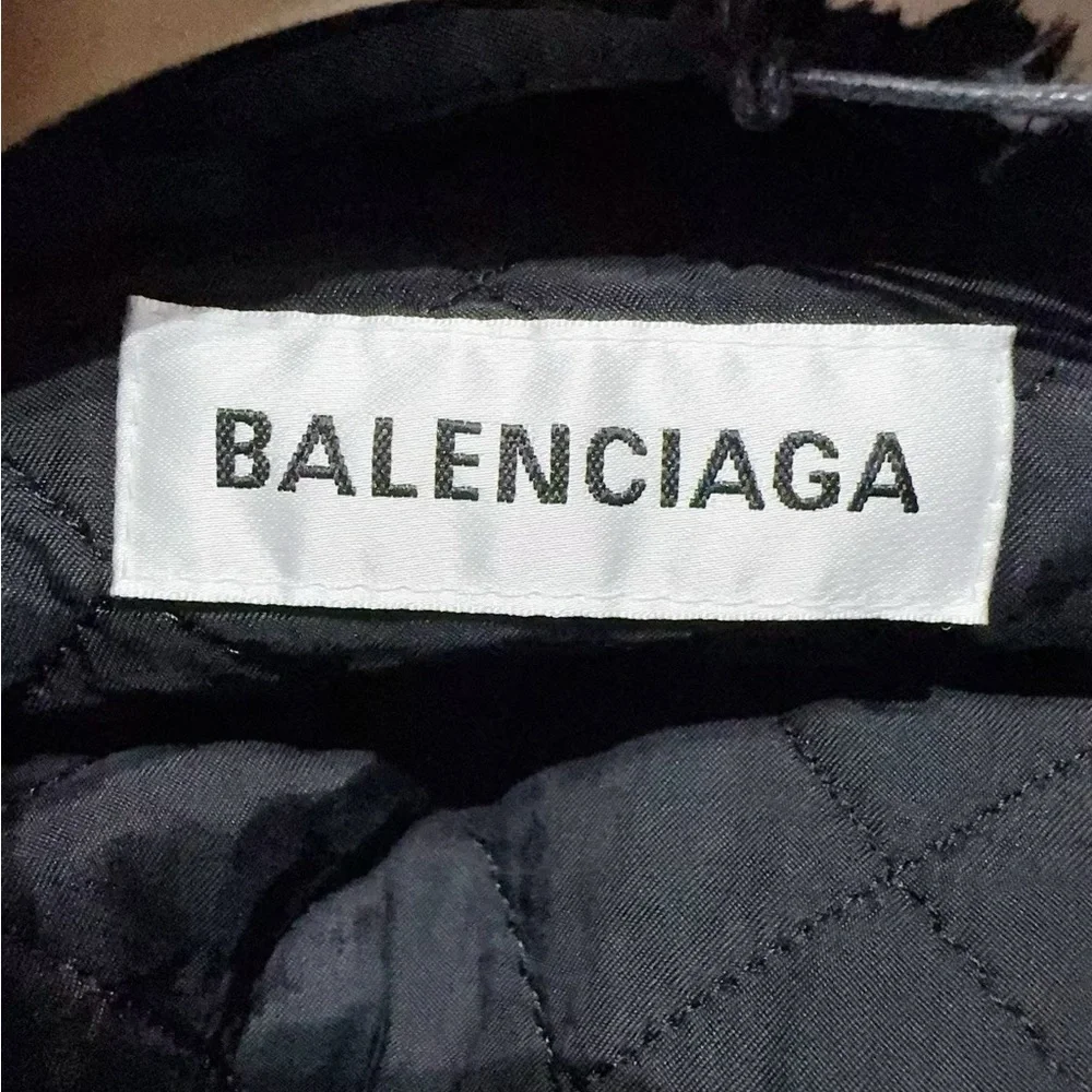 Authentic Balenciaga Black and White Fleece Jacket - Picture 3 of 5